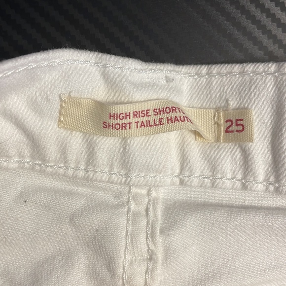 Women’s Levi White Short Shorts - Picture 3 of 4